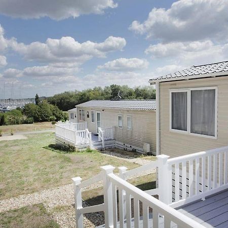 Mercury Yacht Harbour And Holiday Park Lower Swanwick Exteriör bild