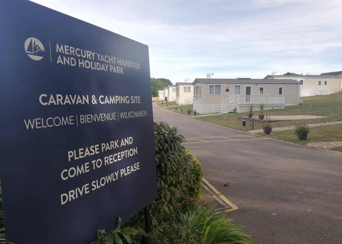 Mercury Yacht Harbour And Holiday Park Lower Swanwick Exteriör bild