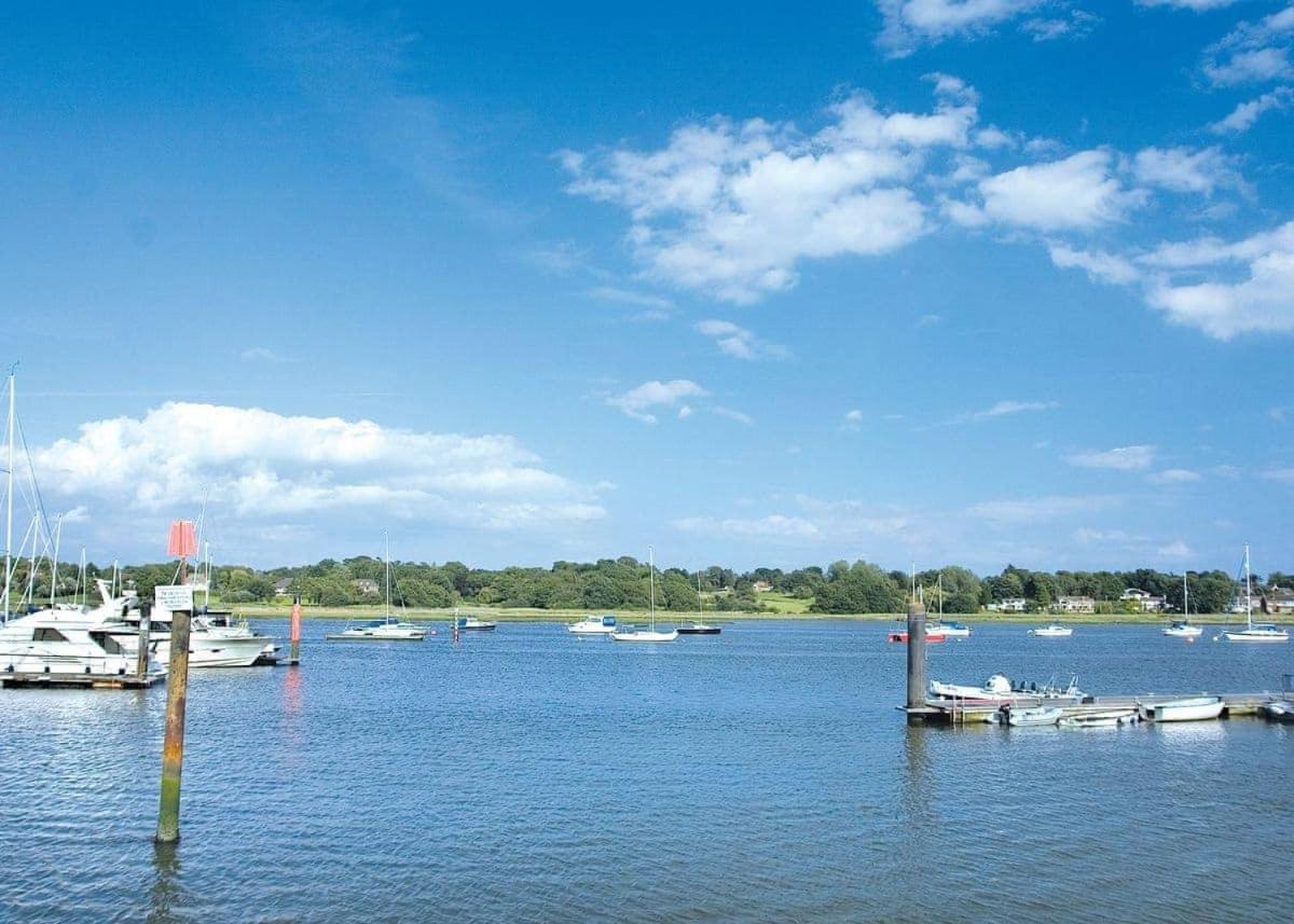 Mercury Yacht Harbour And Holiday Park Lower Swanwick Exteriör bild