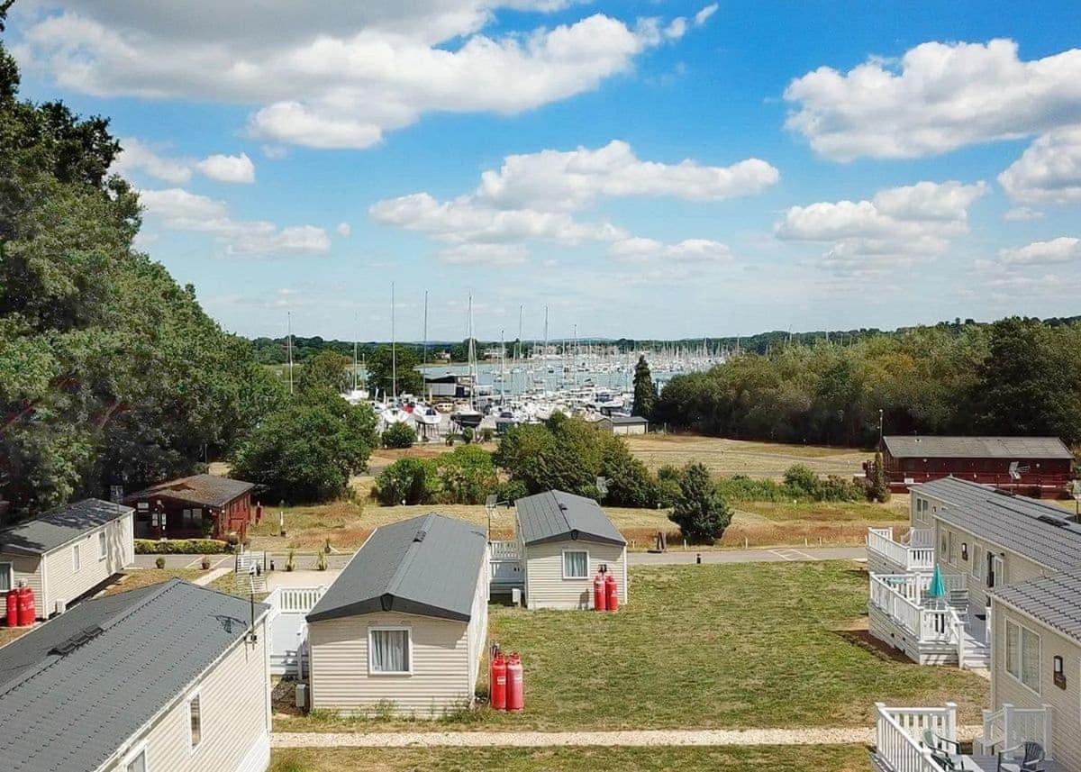 Mercury Yacht Harbour And Holiday Park Lower Swanwick Exteriör bild