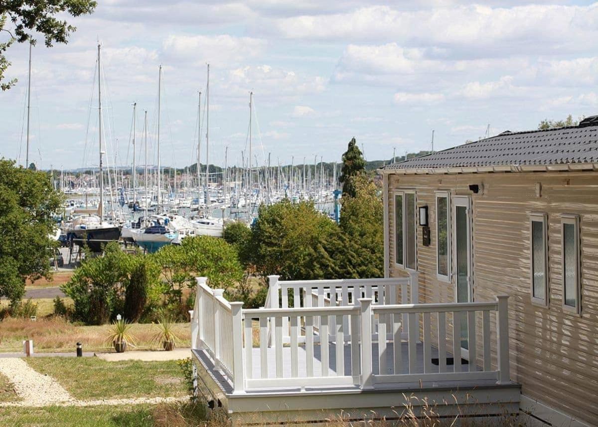 Mercury Yacht Harbour And Holiday Park Lower Swanwick Exteriör bild