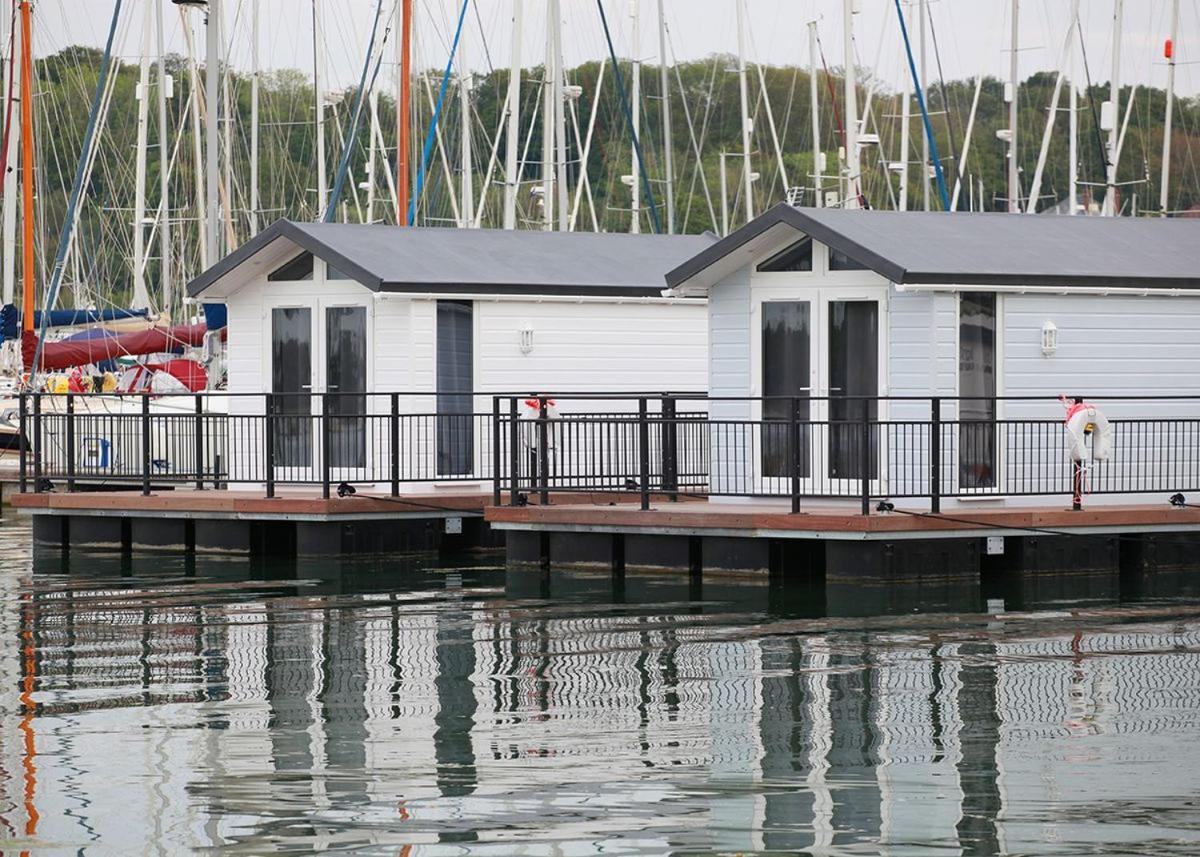 Mercury Yacht Harbour And Holiday Park Lower Swanwick Exteriör bild